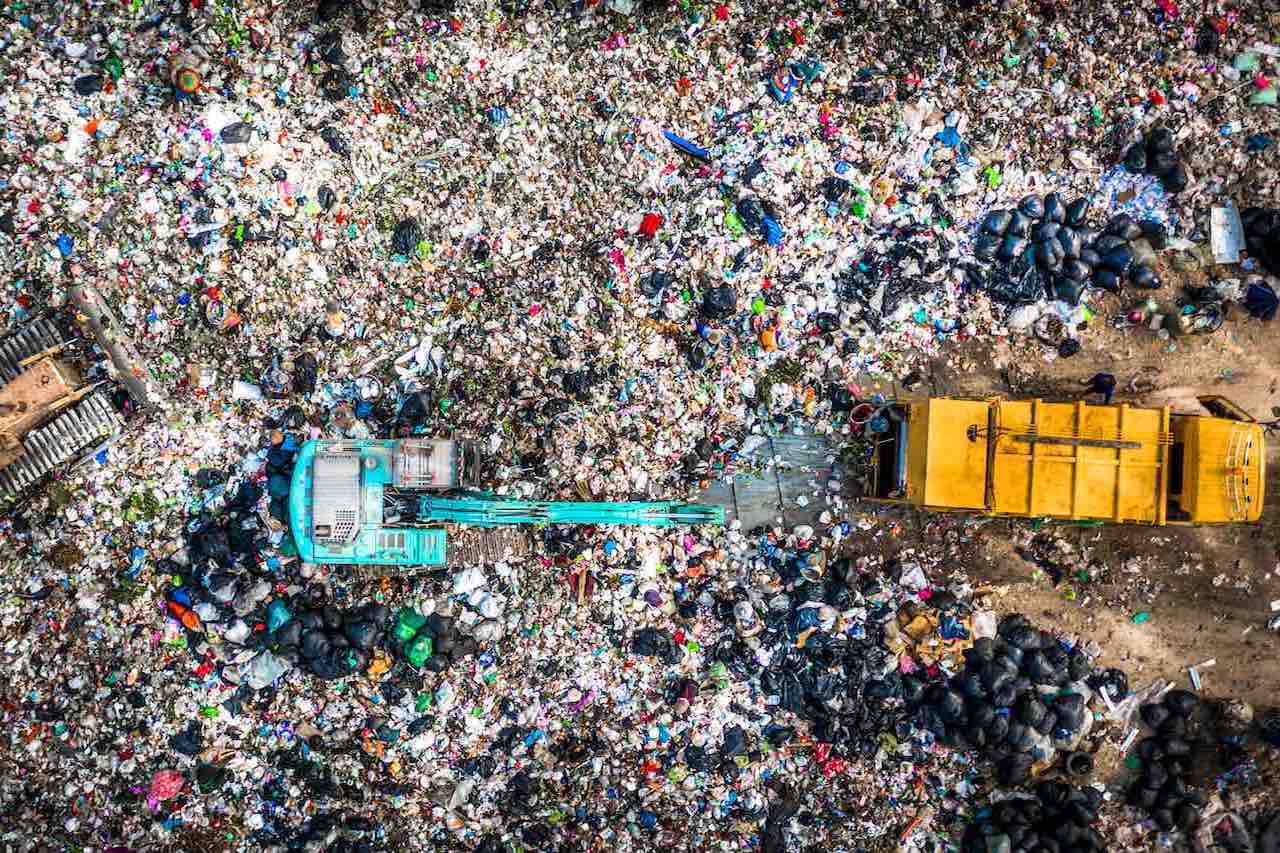 Entender as diferenças entre resíduo, rejeito e lixo possibilita que a gestão dos materiais descartados por indústrias e empresas seja mais eficaz, sustentável e economicamente mais adequado.