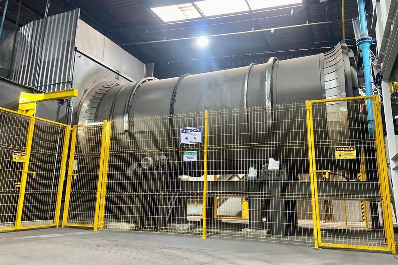 Forno Rotativo para incineração e descarte adequado de insumos agropecuários, como fertilizantes, defensivos agrícolas e inseticidas.