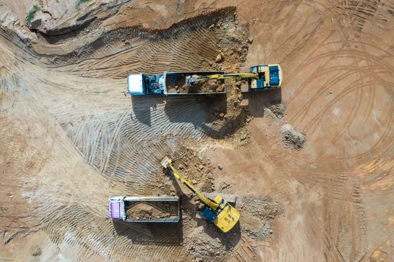 CETESB Lança a 3ª Edição do Manual de Gerenciamento de Áreas Contaminadas A CETESB publicou a 3ª edição do seu Manual de Gerenciamento de Áreas Contaminadas, uma referência essencial para todos os profissionais do setor ambiental. Esta nova edição, apresentada em formato de fascículos individuais para permitir uma atualização contínua, consolida e atualiza os procedimentos para a gestão de áreas contaminadas (GAC) no estado de São Paulo, alinhando-se com a legislação vigente, como a Lei Estadual nº 13.577/2009 e o Decreto nº 59.263/2013.