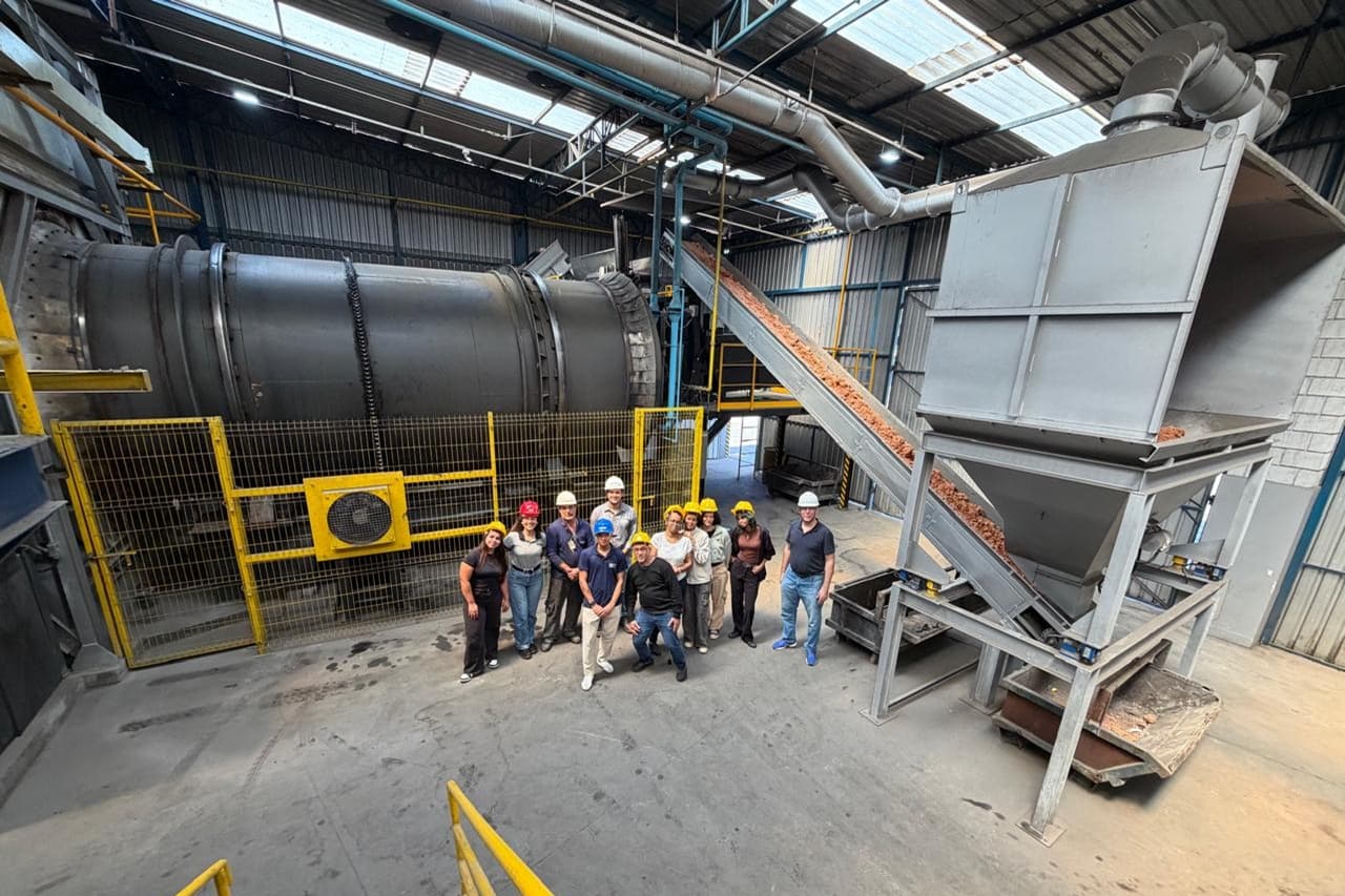 a Nova Ambiental recebeu alunos do curso Técnico em Meio Ambiente do Senac Jabaquara para uma visita às suas instalações. A turma conheceu de perto as tecnologias de tratamento e as soluções de gestão de resíduos aplicadas pela empresa.